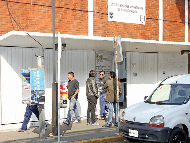 El Centro de Sanciones Administrativas registró constante actividad durante la tarde del 24 y la víspera de Navidad. Foto: Mateo Reyes