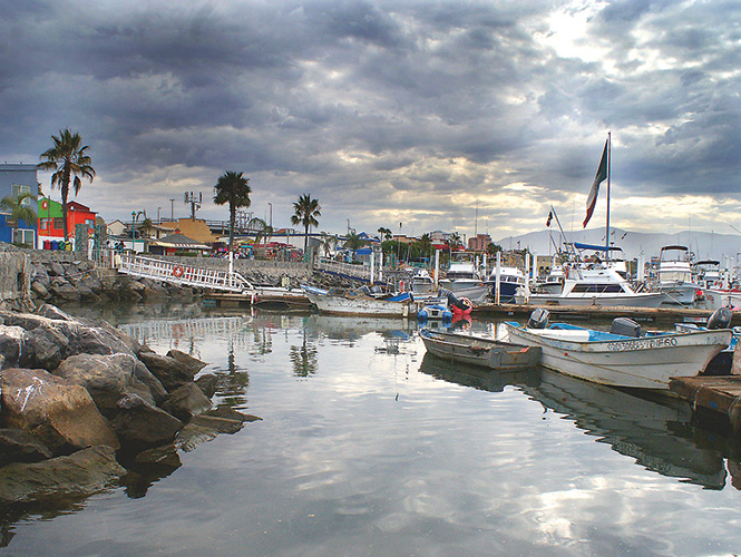 El pasado jueves por la noche, la tormenta tropical Juliette tocó tierra en Cabo San Lucas; dos días después se formó Kiko, aunque aún estaba lejos de este puerto. Foto: EFE/Archivo