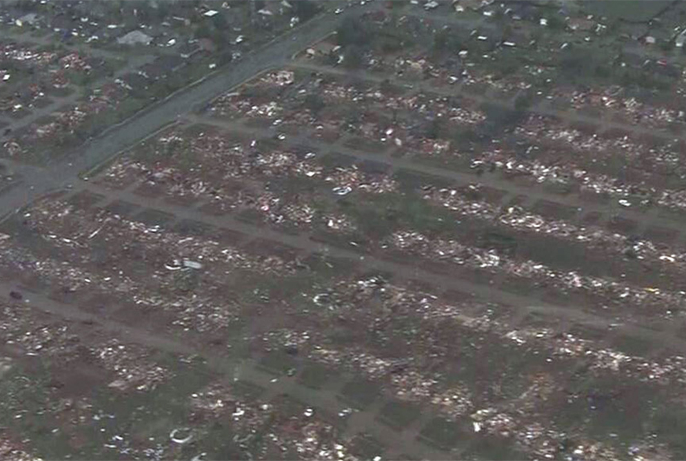 Moore, Oklahoma. Después, foto de AP.