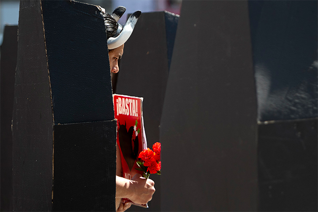 Semidesnudos protestan contra las corridas de toros Semidesnudos protestan contra las corridas de toros