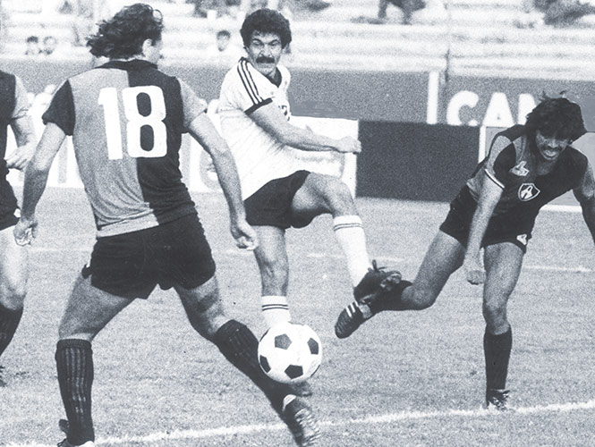 Con Coyotes Neza Ferretti jugó la temporada 1985-86.