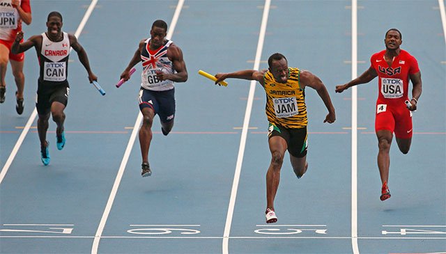 Además, el 'Relámpago' jamaiquino obtuvo su tercera medalla dorada en tierras rusas, tras las conseguidas en las pruebas de 100 y 200 metros, superando la marca del estadunidense Carl Lewis.