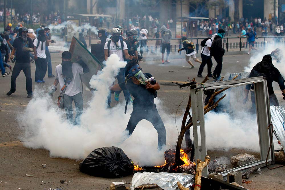 Venezuela está sumida en un clima de protestas desde el pasado día 12, con un saldo hasta el momento de 20 muertos, más de 250 heridos y centenares de detenidos.