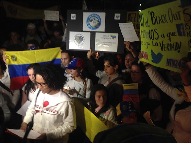 Venezolanos protestan al exterior de las oficinas de la Organización de Estados Americanos en Polanco por la situación que se vive en su país Venezolanos protestan al exterior de las oficinas de la Organización de Estados Americanos en Polanco por la situación que se vive en su país
