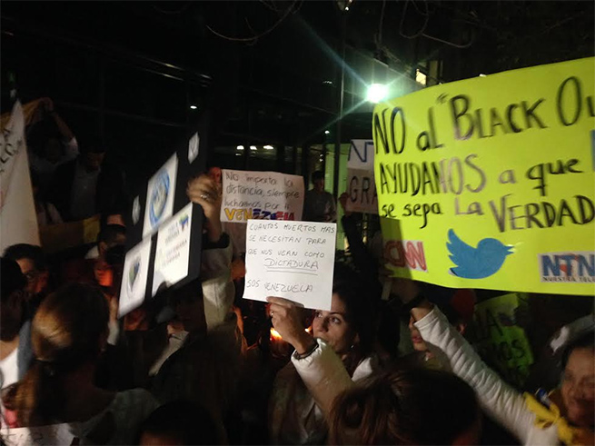 Venezolanos protestan al exterior de las oficinas de la Organización de Estados Americanos en Polanco por la situación que se vive en su país Venezolanos protestan al exterior de las oficinas de la Organización de Estados Americanos en Polanco por la situación que se vive en su país