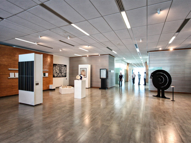 La exposición brinda un espacio no convencional a una selección de la Colección de Arte UDLAP; un espacio dentro del ámbito empresarial La exposición brinda un espacio no convencional a una selección de la Colección de Arte UDLAP; un espacio dentro del ámbito empresarial