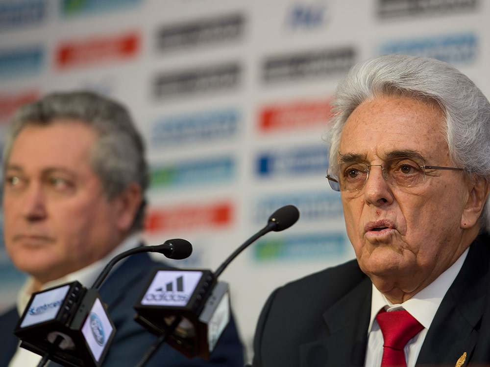 Justino Compeán presentó a Vucetich y abandonó la conferencia de prensa (Mexsport) Justino Compeán presentó a Vucetich y abandonó la conferencia de prensa (Mexsport)
