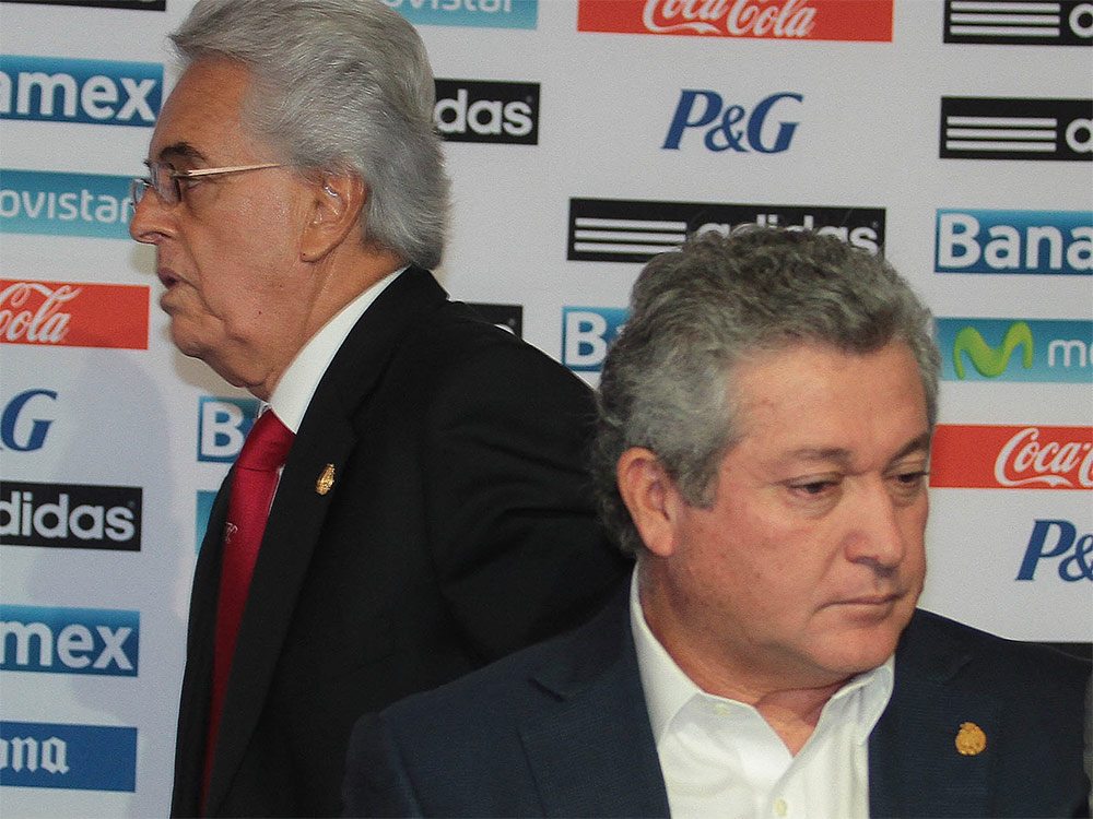 El momento en que Compeán abandona la conferencia de prensa (Notimex) El momento en que Compeán abandona la conferencia de prensa (Notimex)