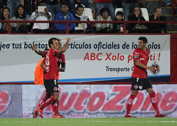 Un tanto de Olsina le da tres puntos a La Jauría. (Mexsport)
