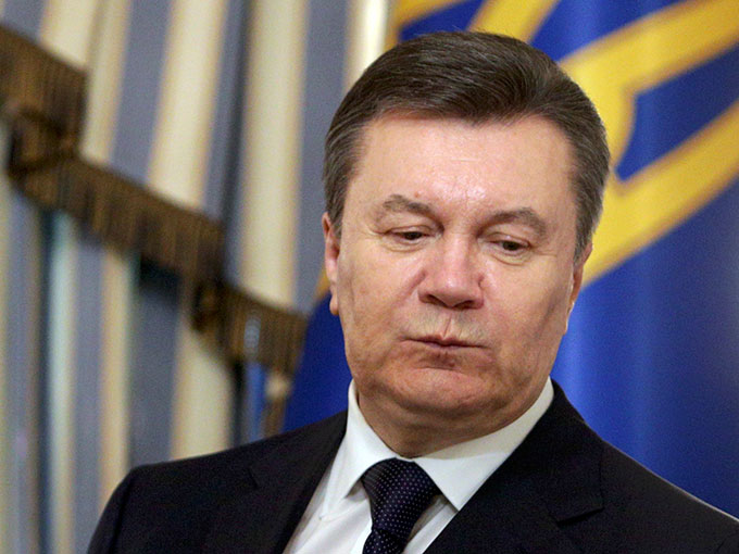 El portavoz del servicio fronterizo, Serhiy Astakhov, corroboró que Yanukovich permanece en Ucrania la noche de este sábado, aunque se desconoce en dónde se encuentra. 