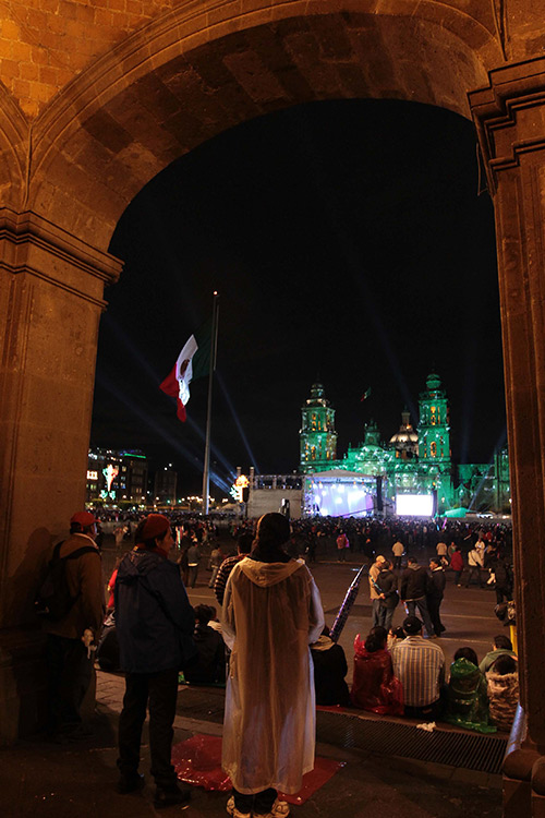 De fondo la Catedral Metropolitana de la Ciudad de México. Foto: Notimex De fondo la Catedral Metropolitana de la Ciudad de México. Foto: Notimex