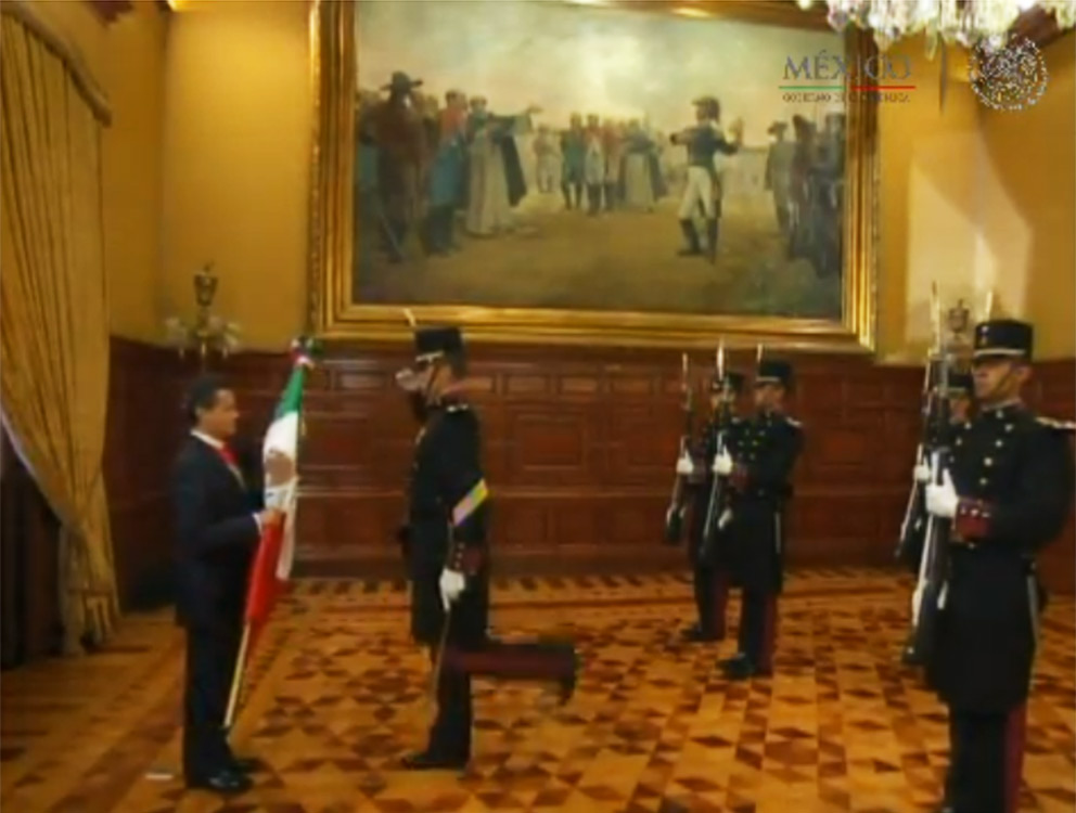 Entrega a Enrique Peña Nieto de la bandera de México que utilizó al momento de dar el Grito de la Independencia. Entrega a Enrique Peña Nieto de la bandera de México que utilizó al momento de dar el Grito de la Independencia.